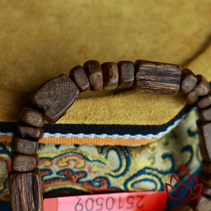 Vòng Trầm Hương Bất Quy Tắc | Trầm Kiến Tự Nhiên Lâu Năm